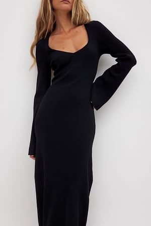 Black Fine Knitted Trumpet Sleeve Midi Dress