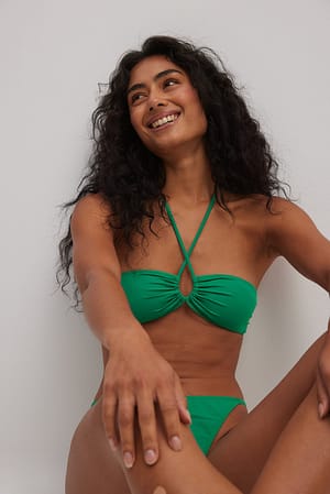 Green Bikinitopp med kryss fram