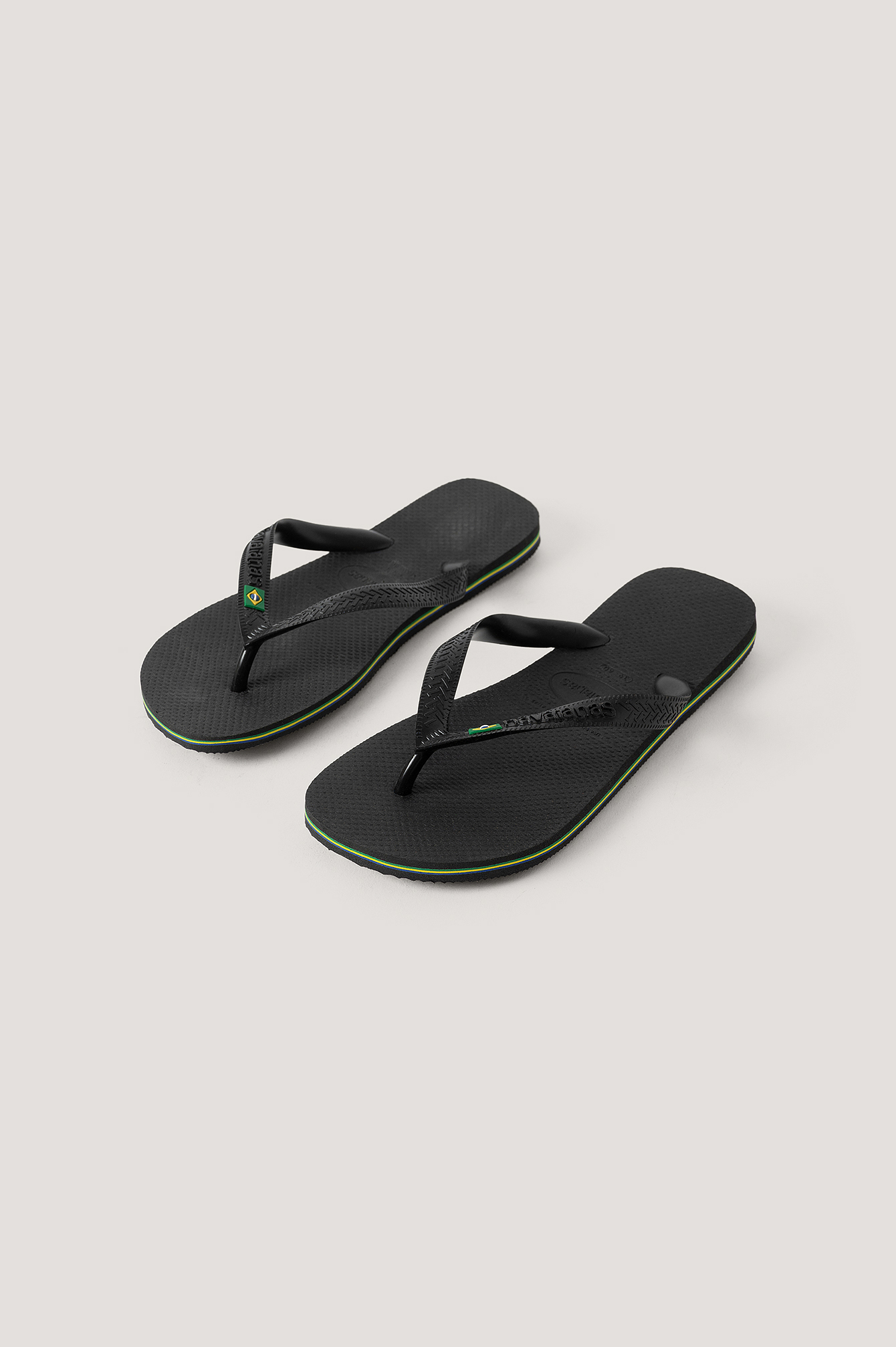 black havaianas flip flops