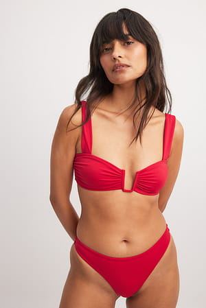Red Bikinitrosa med hög skärning