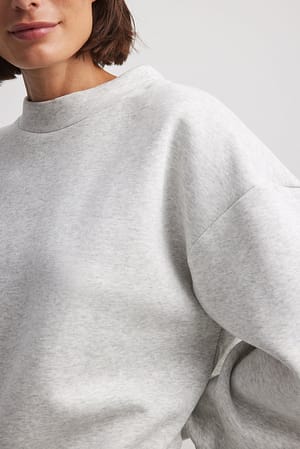 Grey Melange Hochgeschnittener Pullover mit Detail