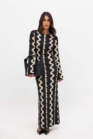 Beige Stripe Maxi-Strickkleid mit Jacquardmuster