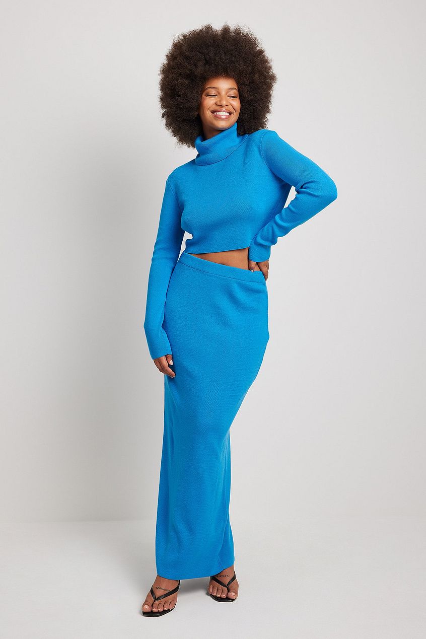 NA-KD cerulean blue maxi skirt is knitted and elasticized and features a high waist fit. This maxi skirt comes in blue.