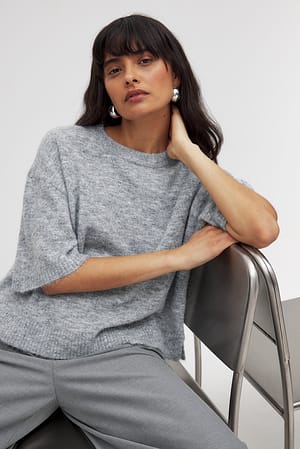 Grey Strikket sweater med korte ærmer