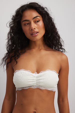 Offwhite Bandeau-topp med spets