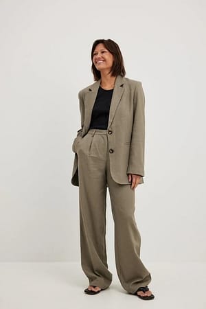How to style linen pants for work & the weekend// follow