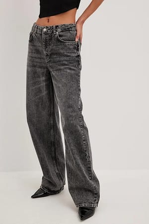 HOW TO DECIDE IF A TREND IS WORTH INVESTING IN  DENIM TREND: HIGH WAIST  SLOUCHY JEANS WITH TAPERED ANKLES