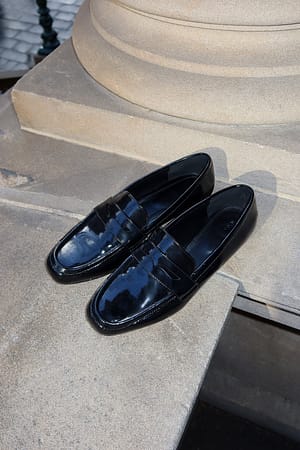 Black Loafers mit eckiger Spitze