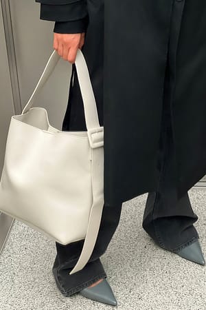 Offwhite Stofftasche mit Schnalle