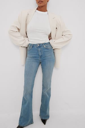 Mid Blue Utsvingt jeans med stretch og høyt liv