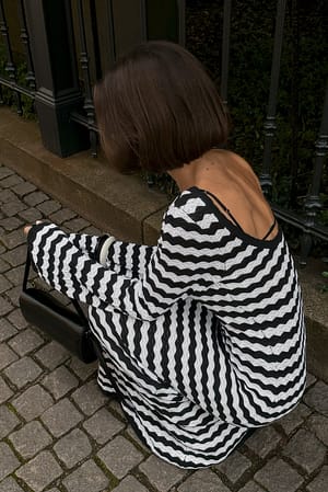 Black/White Stickad maxiklänning med djup rygg