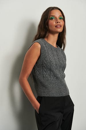 Cropped Fitted Cable Vest Grey | NA-KD