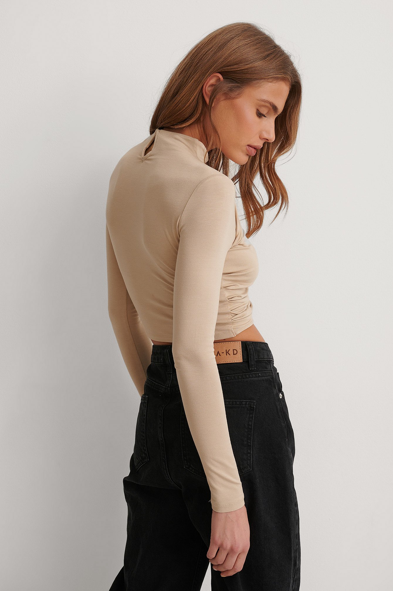 Cropped Pleated Top Beige | NA-KD