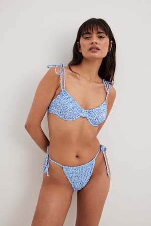 Blue Flower Print Bikiniunderdel med knytning i sidan