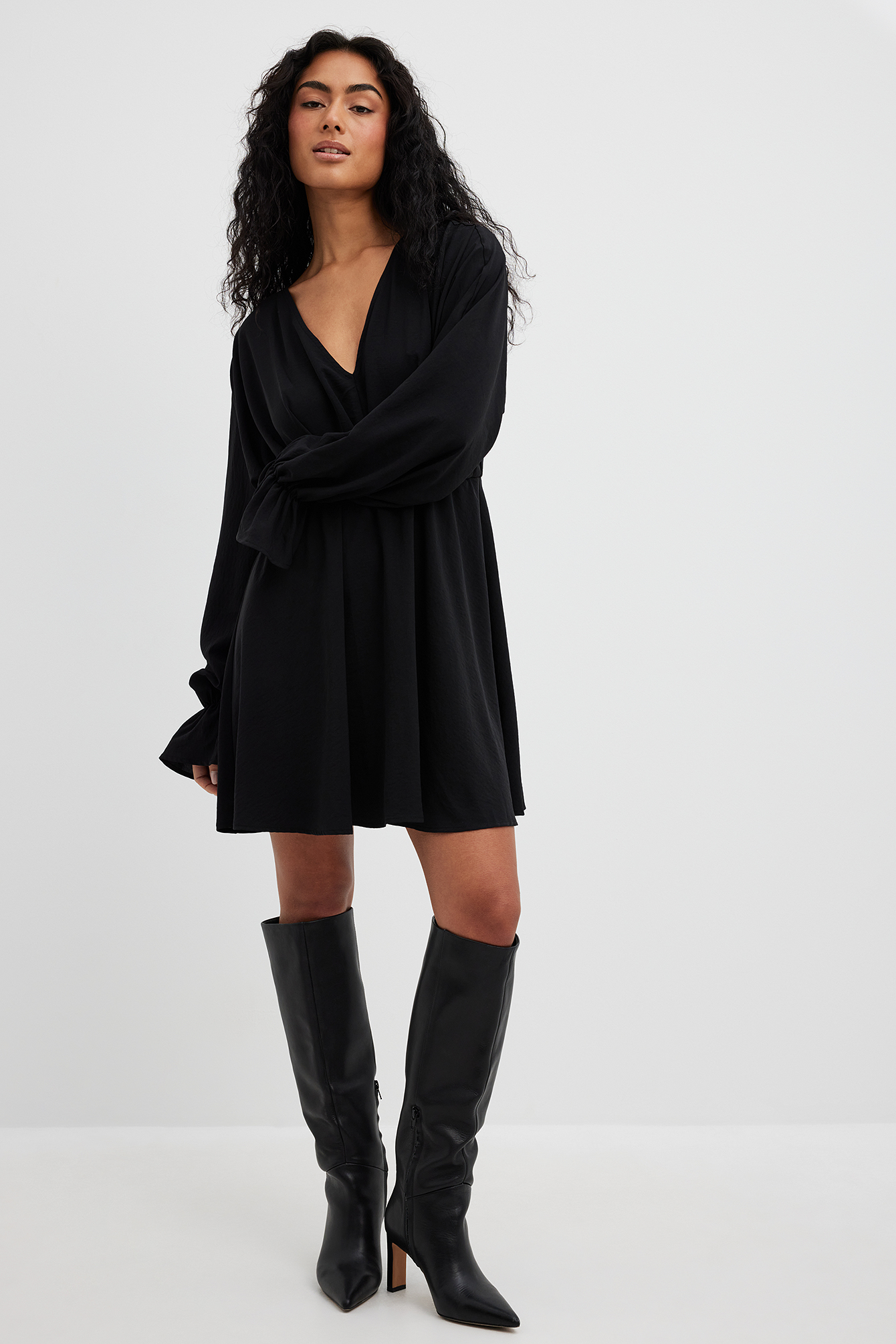 Robe noire best sale longue fluide