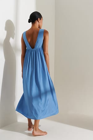 Blue Recyceltes Kleid mit tiefem Rücken