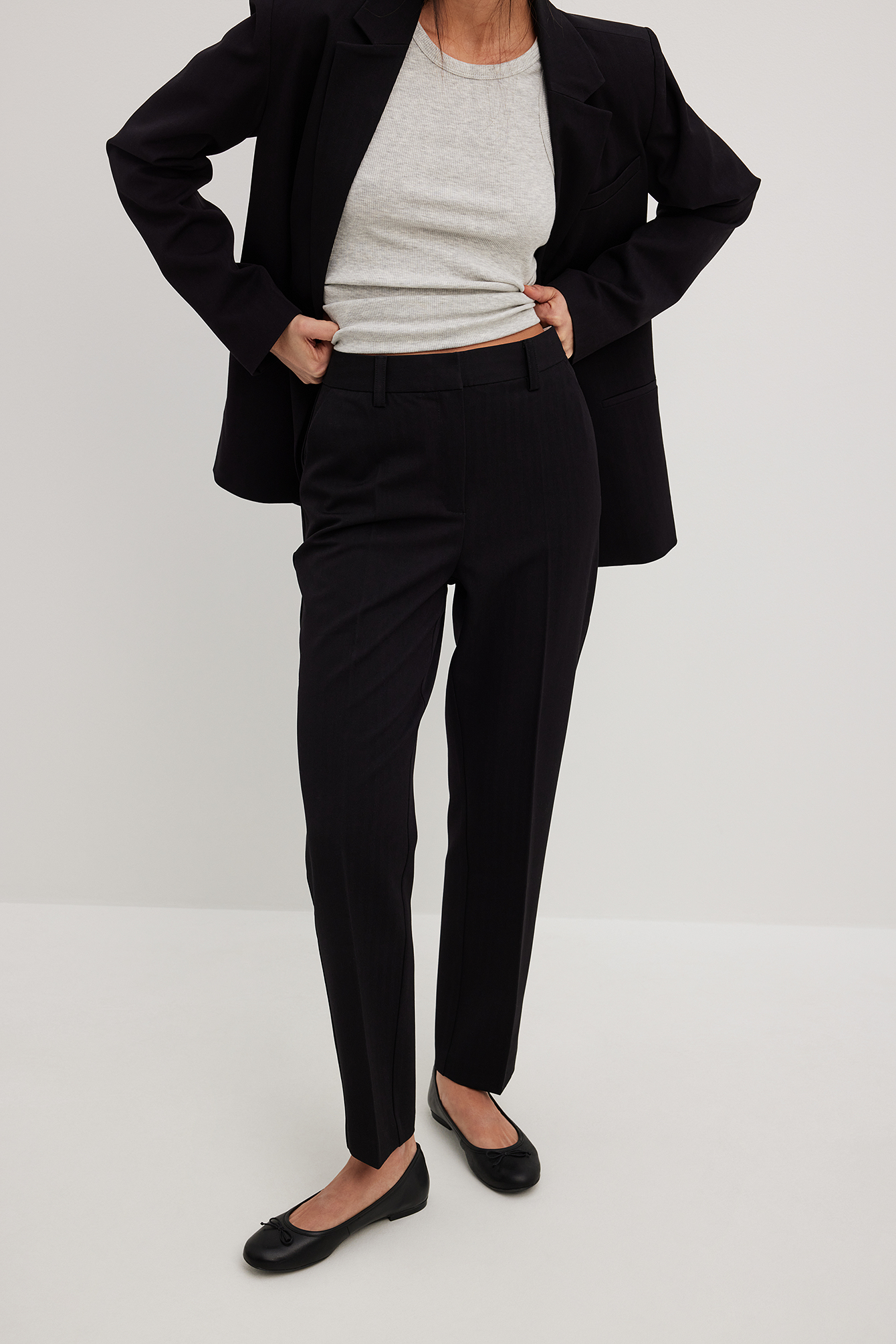 Pantalon tailleur noir online taille haute