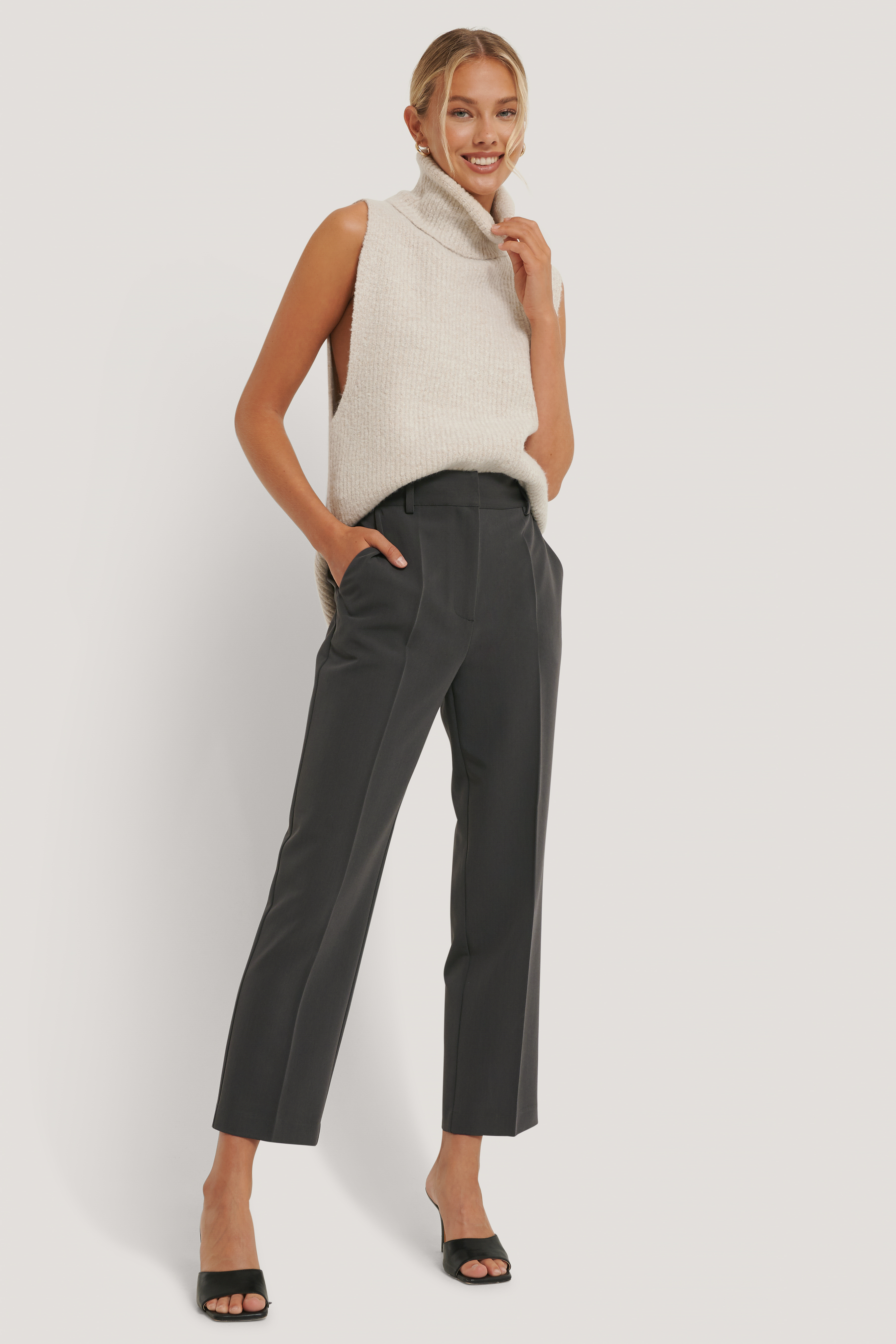 High Rise Cropped Suit Pants Black | NA-KD