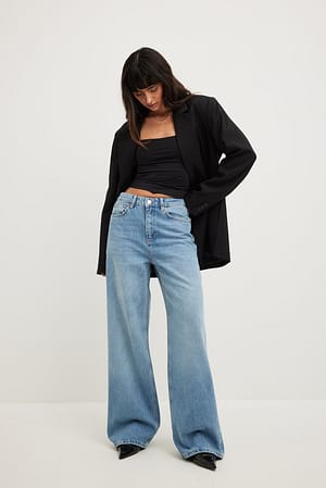 Weite Jeans hoher Taille | mit NA-KD Blau