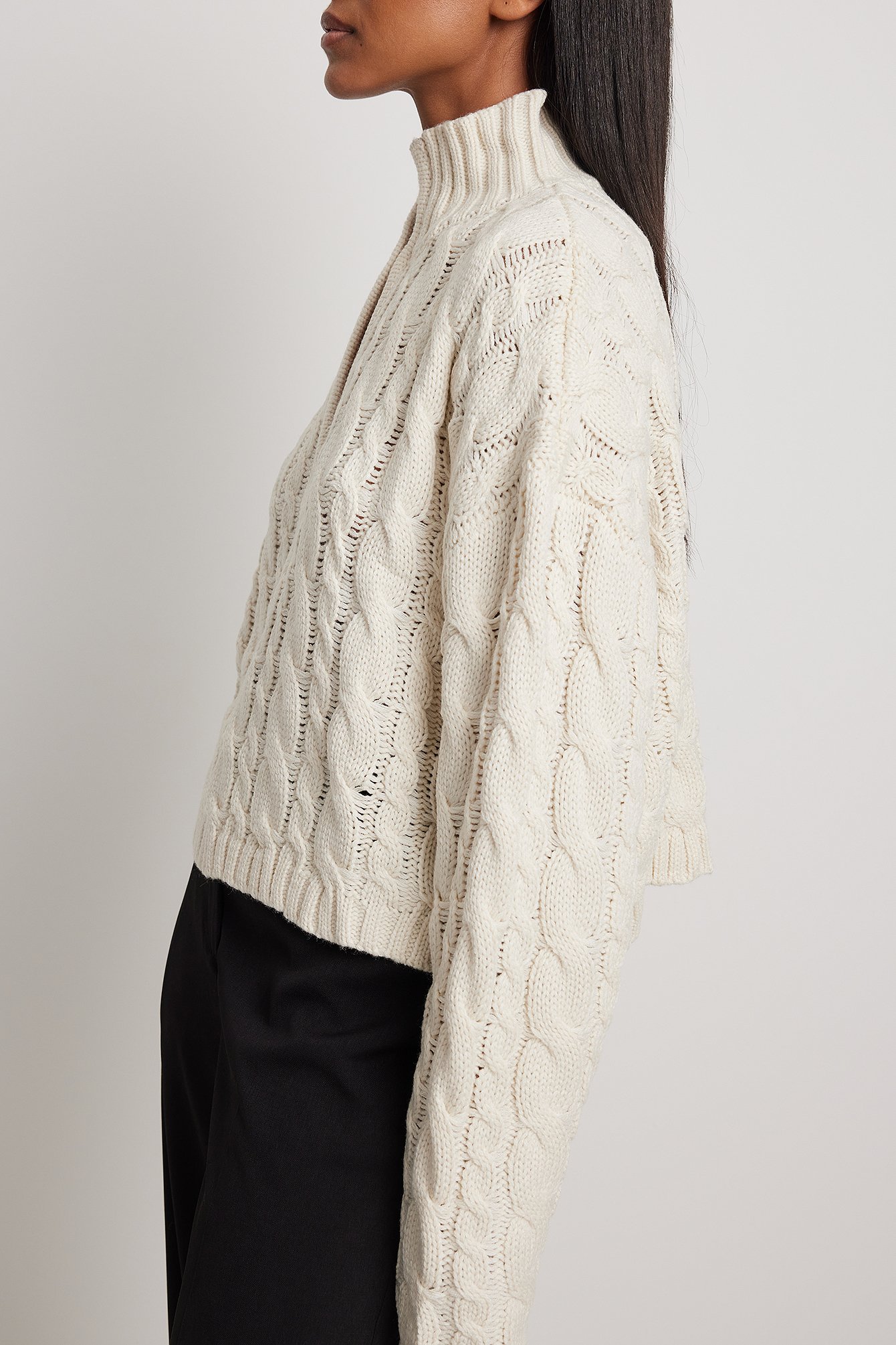 Keyhole Oversized Cropped Cable Knit Offwhite | NA-KD