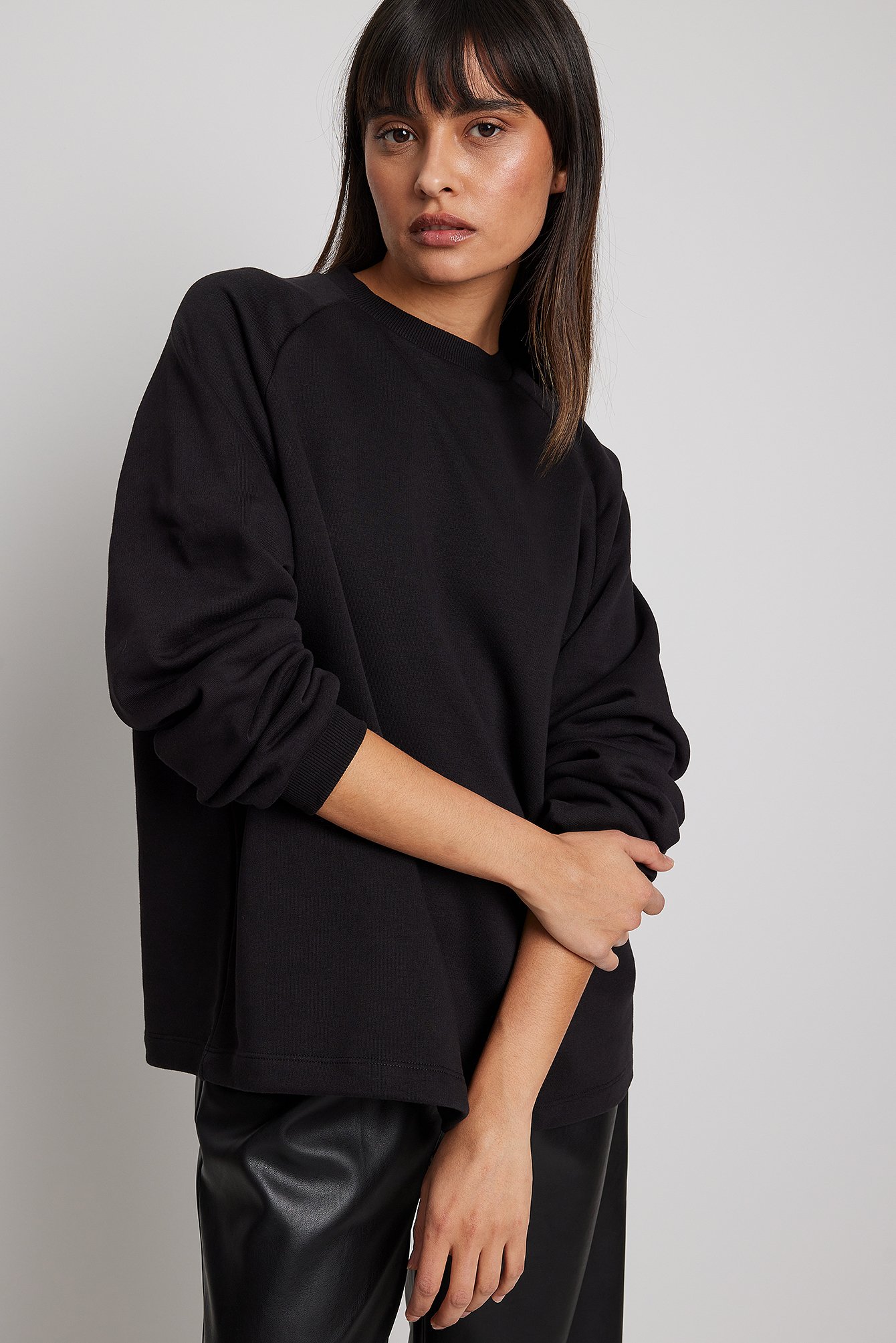 Langer Basic-Pullover Schwarz | NA-KD