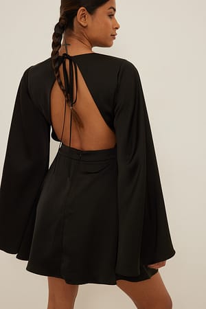 Mini-jurk met open rug Zwart | NA-KD