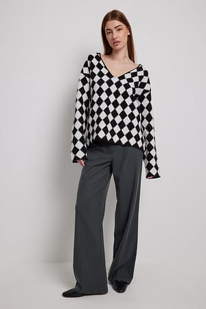 Oversized V-Neck Knitted Jumper Checkered | NA-KD