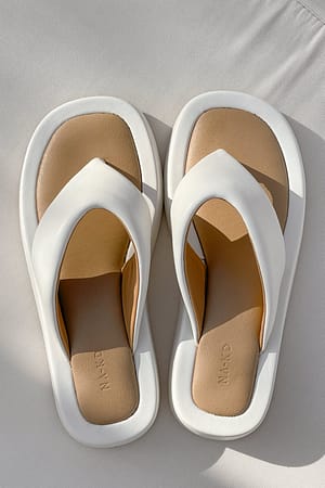 Beige/White Flip flops