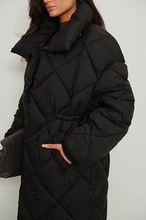 Black Pikowana kurtka z wyściełanymi ramionami i ściągaczem