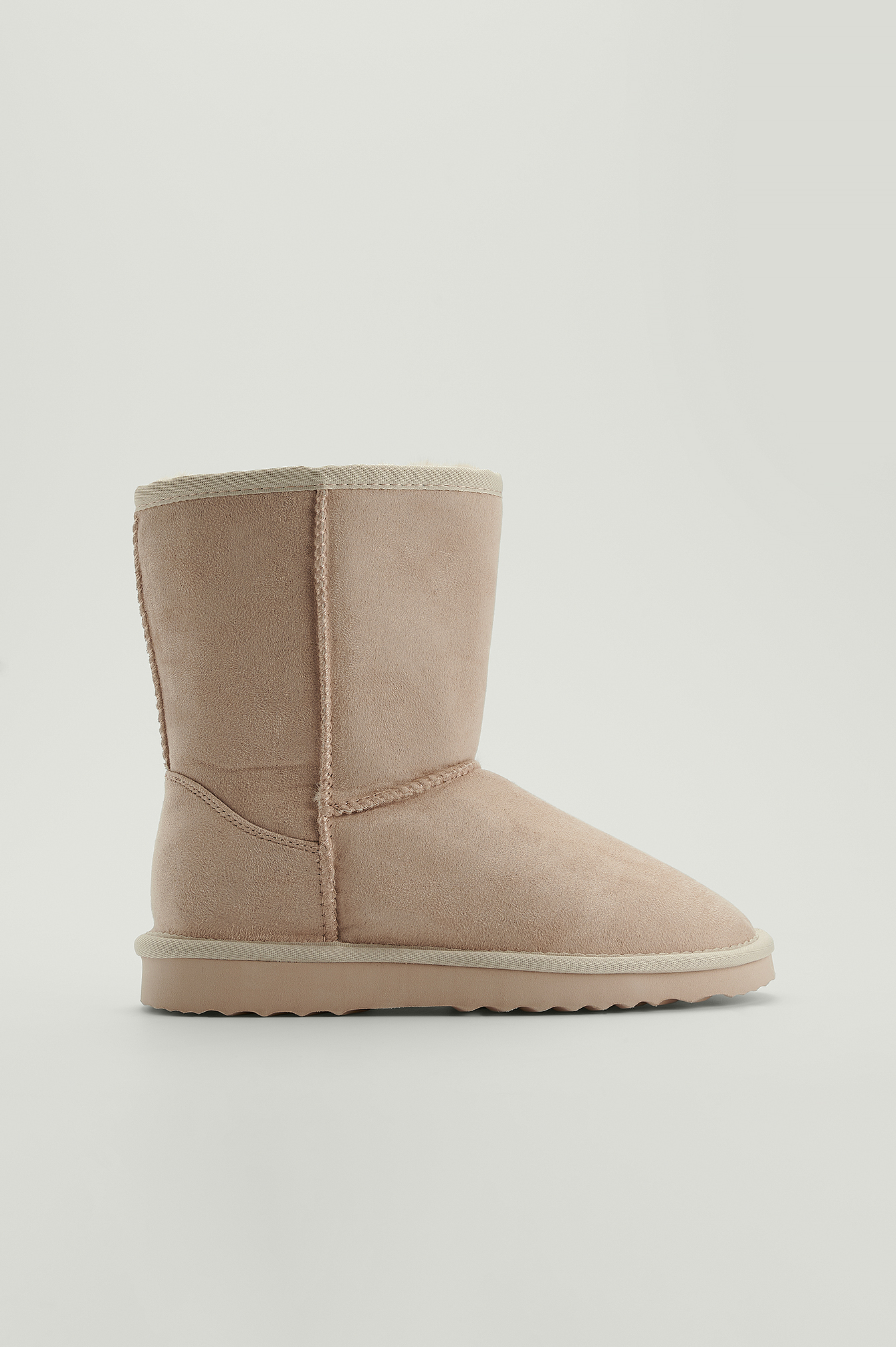 Botas de felpa suaves Beige NA KD