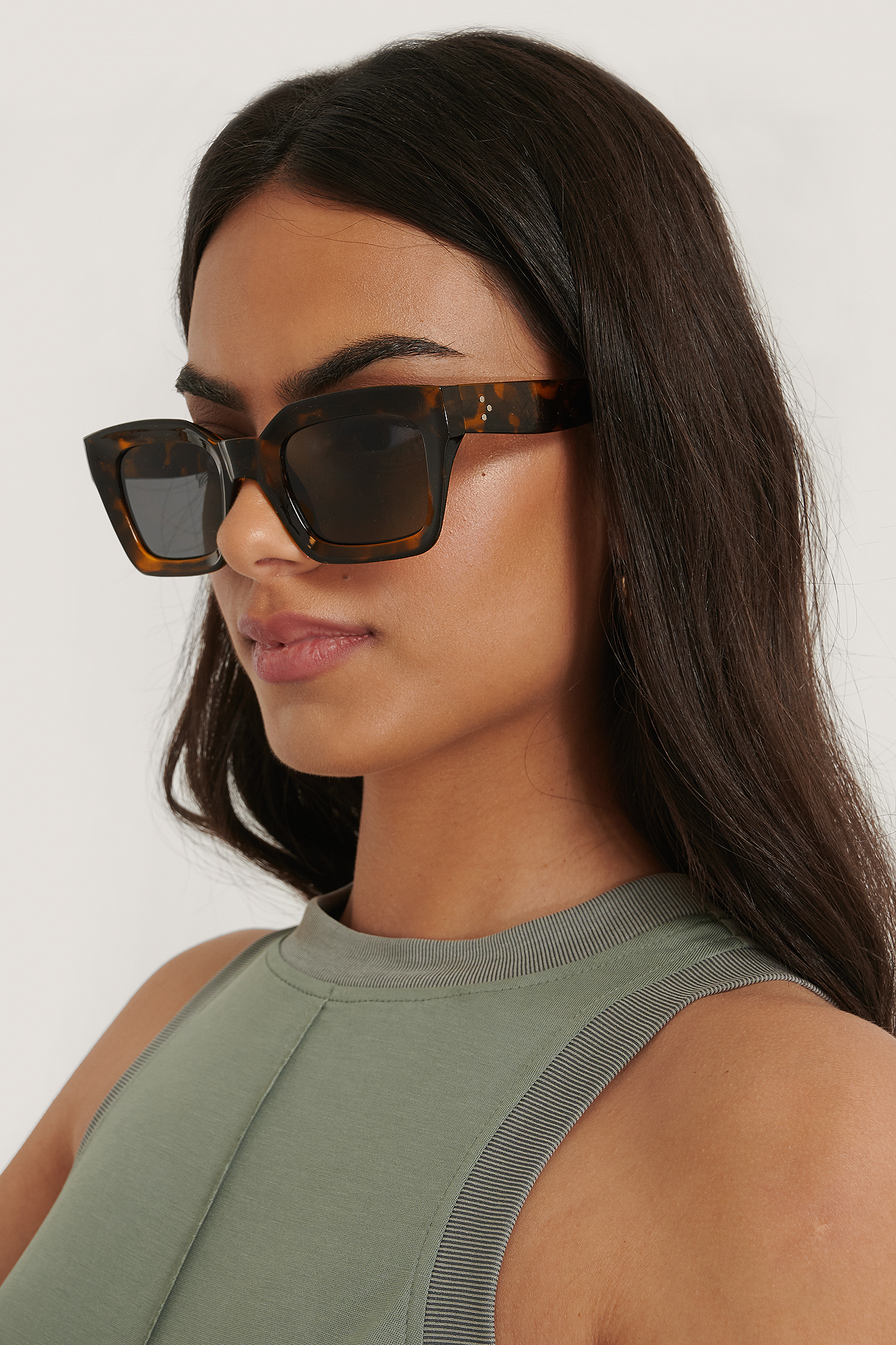 Square hotsell brown sunglasses