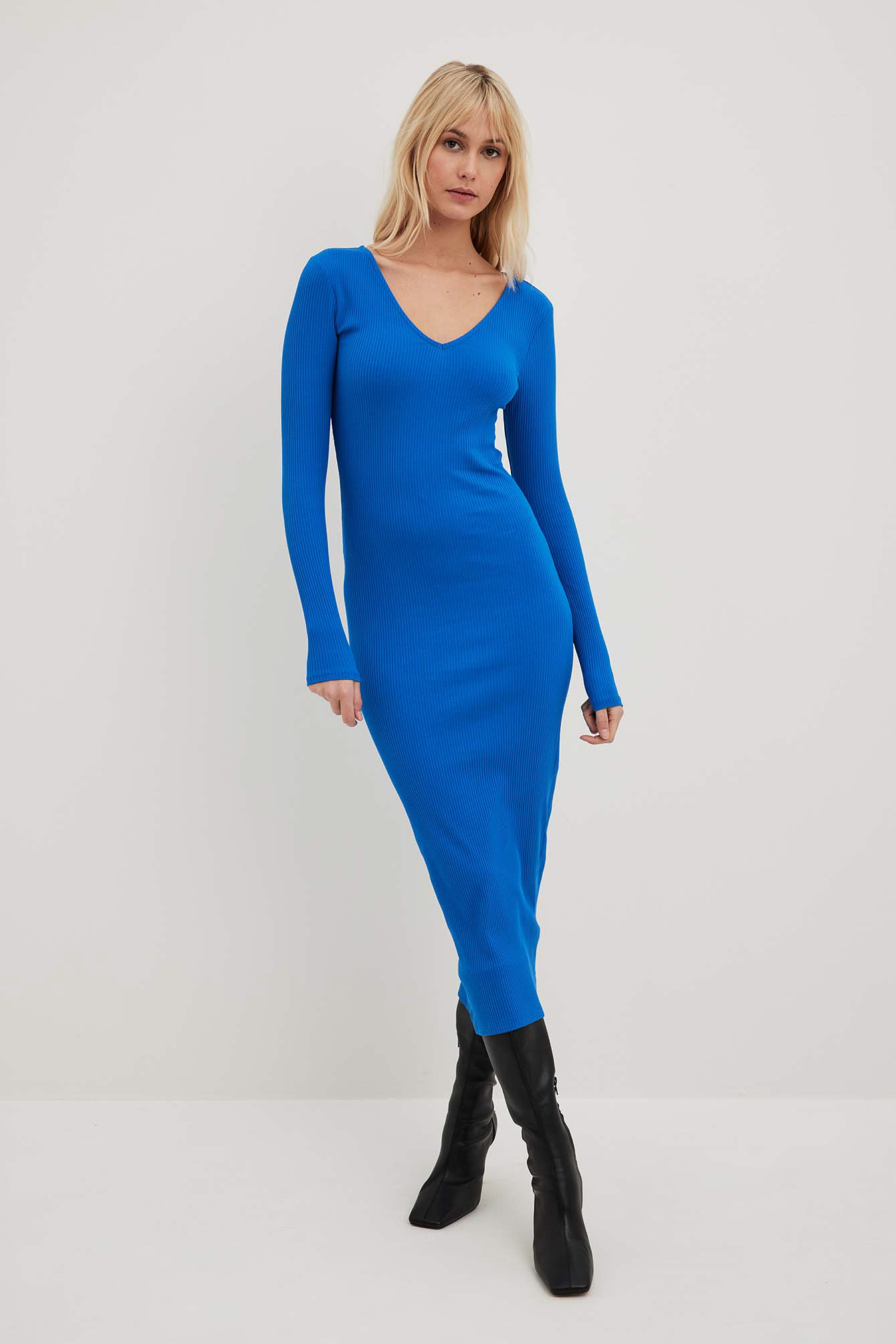 Robe mi longue c tel e col en V Bleu NA KD