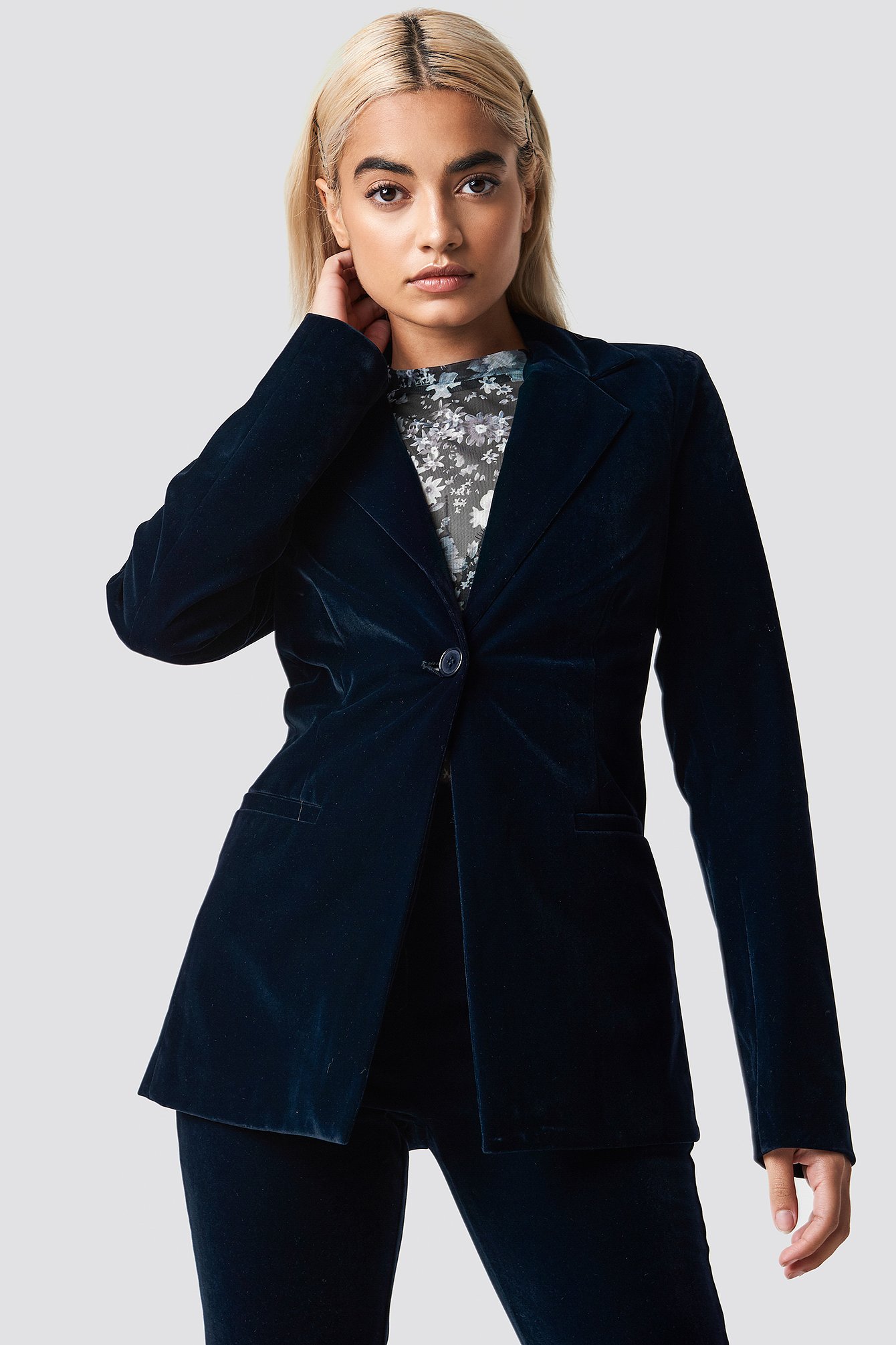 Ladies navy clearance velvet blazer