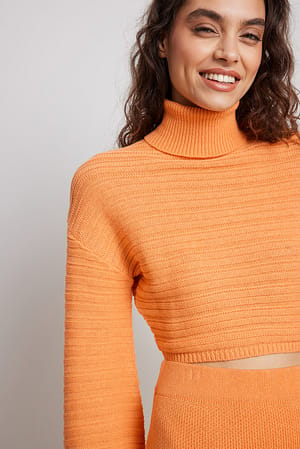 Orange Strikket sweater i uldblanding med rullekrave