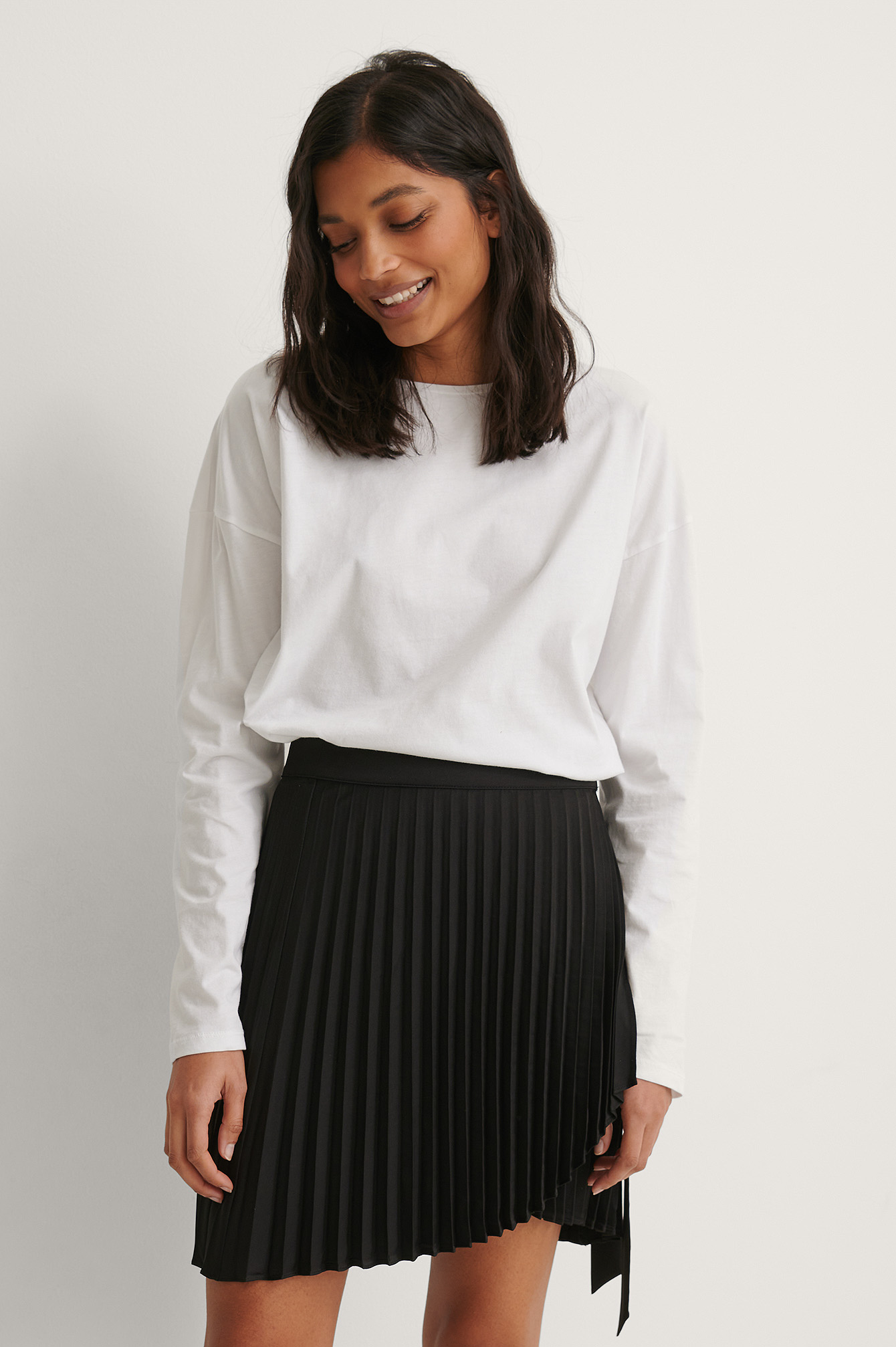 Wrap Pleated Mini Skirt Black | NA-KD