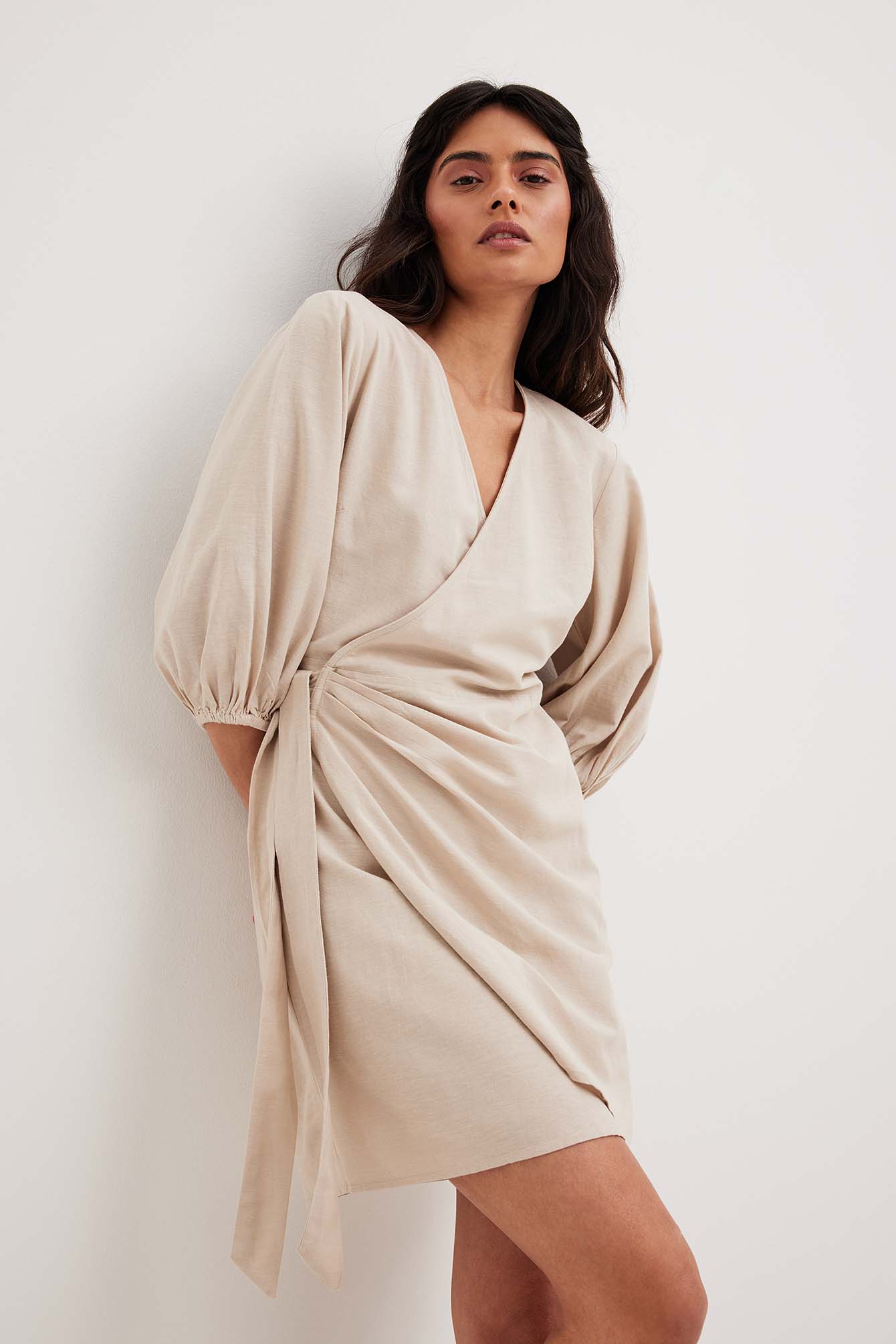 Robe portefeuille courte en lin m lang Beige NA KD