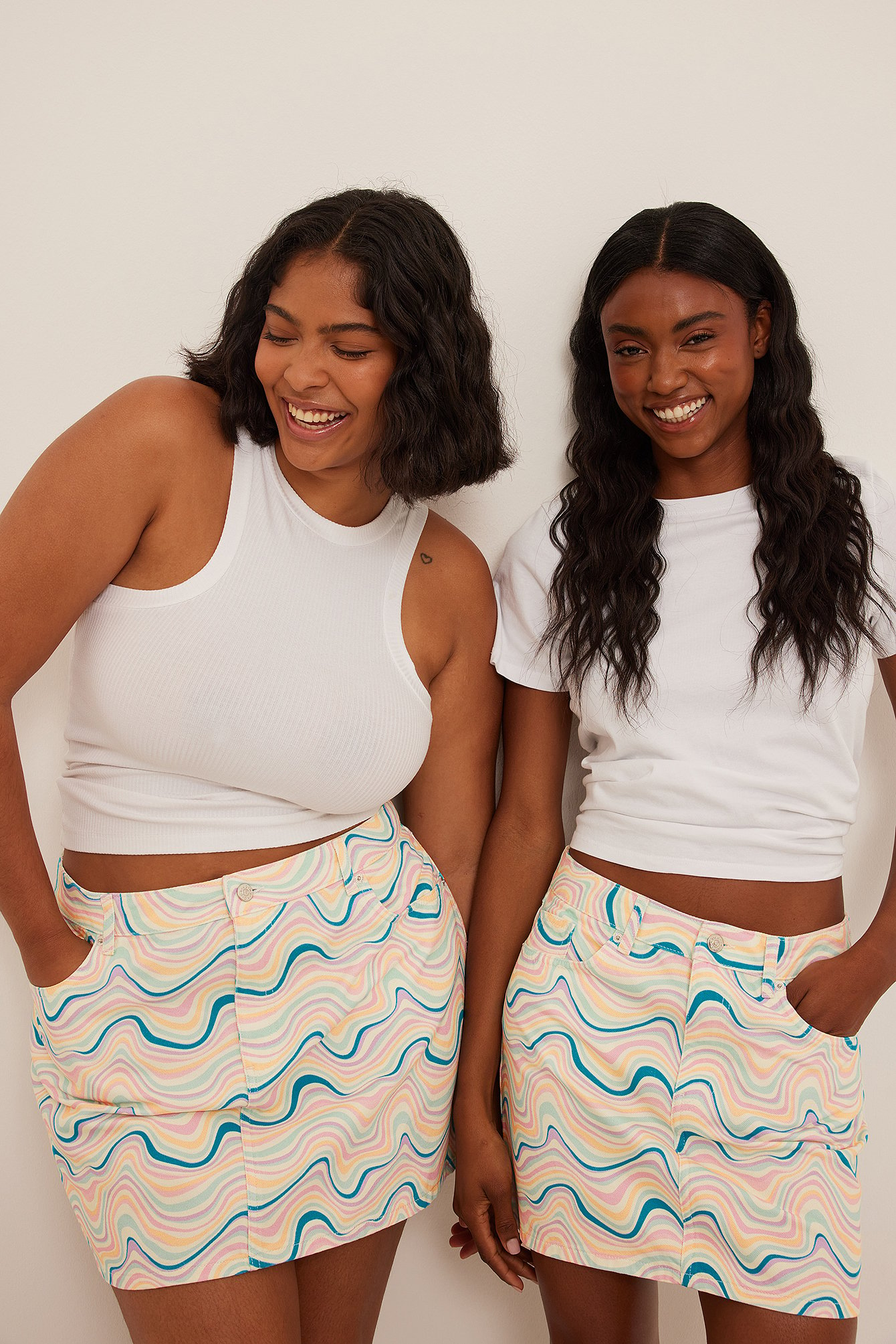 Plus size high top waisted skirt video