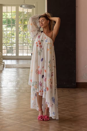 Flower Print Luftig asymmetrisk klänning med en ballongärm