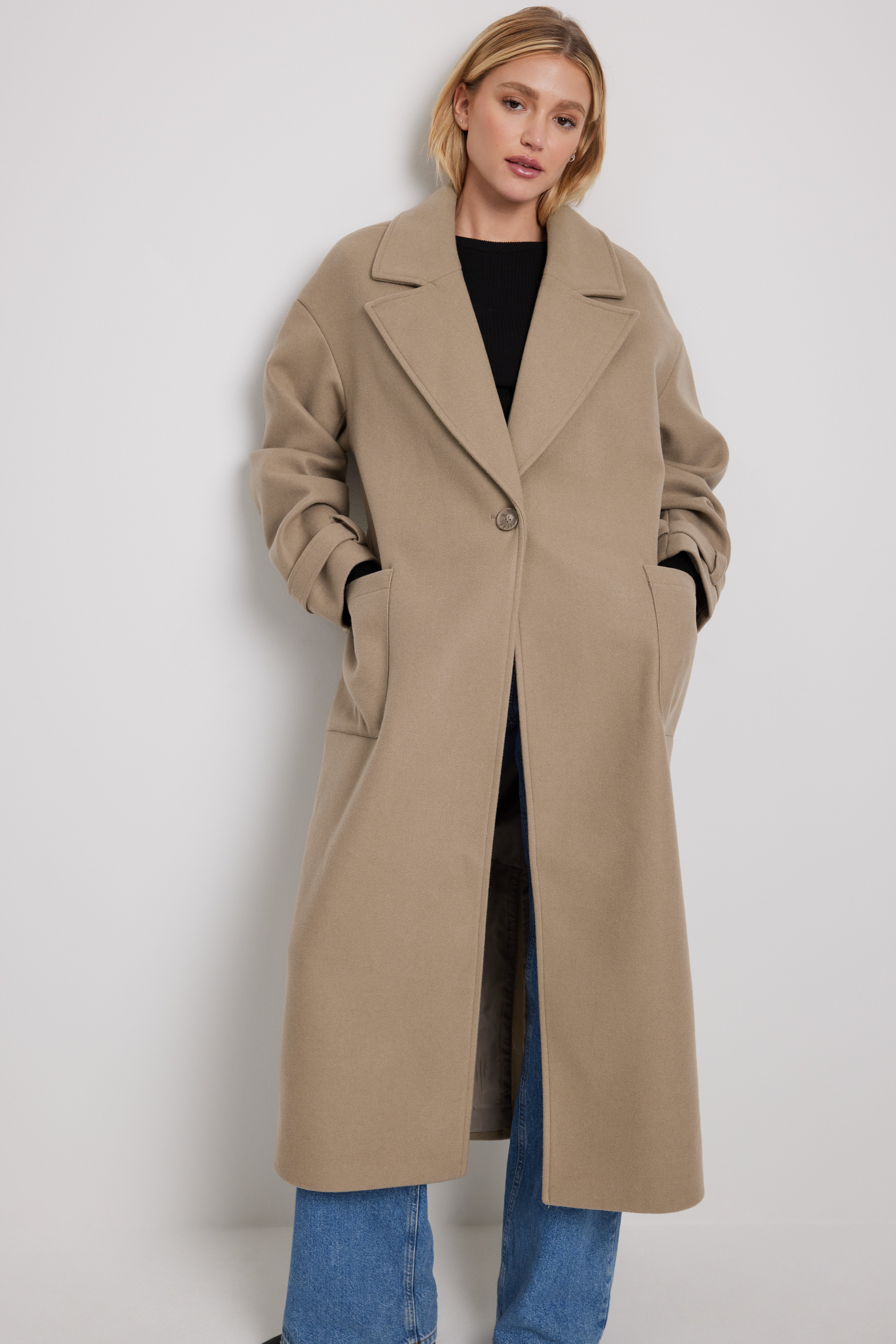 One button deals trench coat