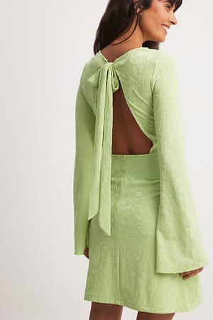 Green Strukturerad miniklänning med öppen rygg