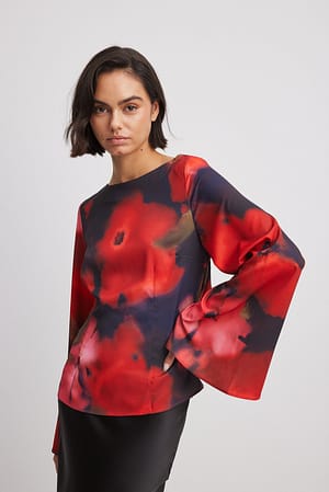 Flower Print Bluse med vide ærmer og åben ryg