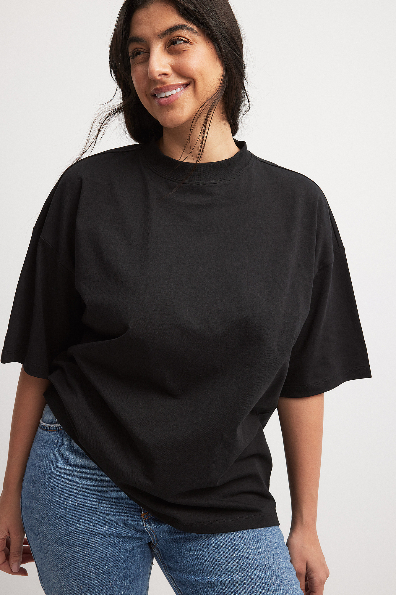 T shirt oversize con spalla scesa Nero NA KD