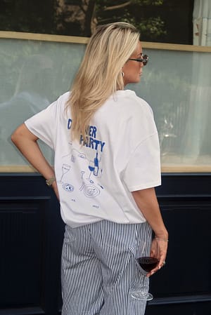 Bright White/Blue Oversized t-skjorte med trykk