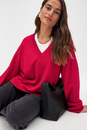 Red Oversized strikket genser med V-hals