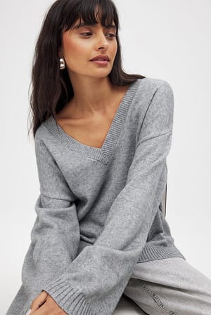 Grey Oversized strikket genser med V-hals