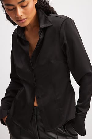 Black Camisa de raso con hombros en punta