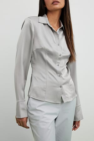 Light Grey Camisa de raso con hombros en punta