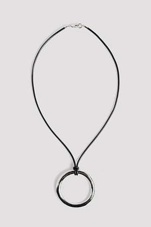 Black/Silver Halsband med ringhängsmycke