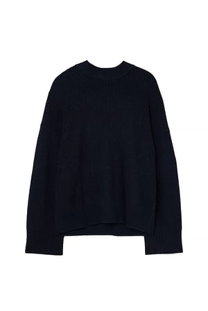 Black Round Neck Knitted Sweater