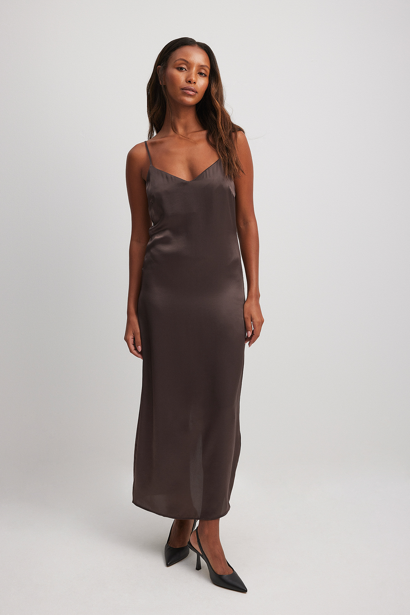 Robe nuisette en satin Marron NA KD